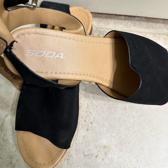 Soda black and tan sandals size 9 - Picture 2 of 4